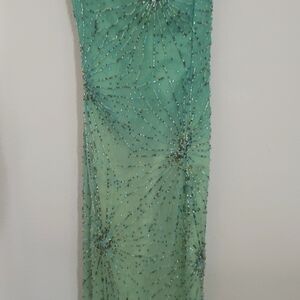 Chic Beaded Maxi Dress in Green